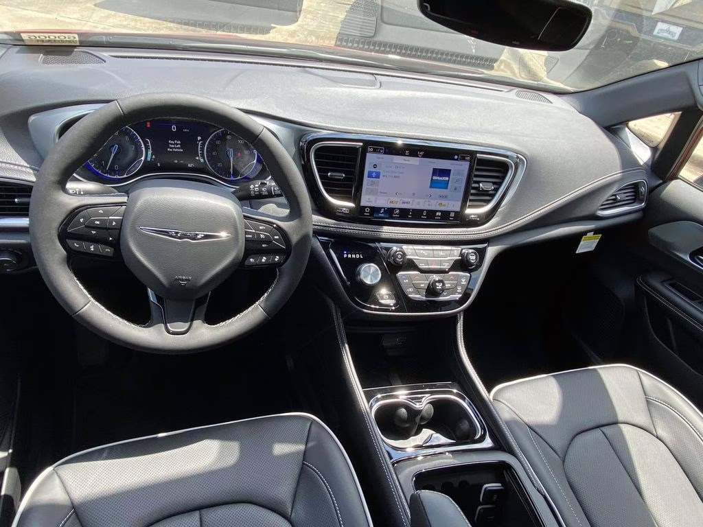 2026 Red Hot Pearlcoat Chrysler Pacifica Limited FWD Van