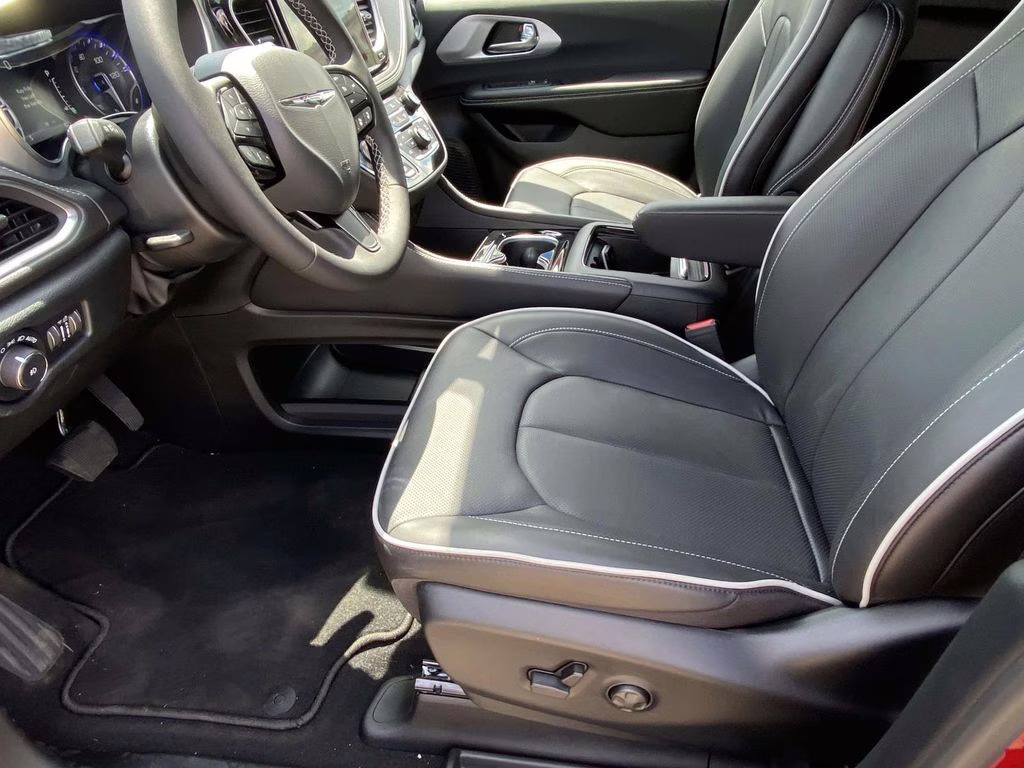 2026 Red Hot Pearlcoat Chrysler Pacifica Limited FWD Van