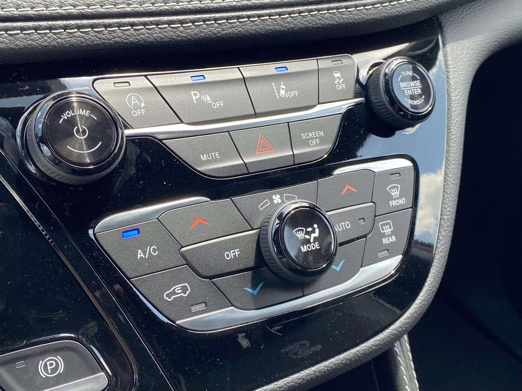 2026 Red Hot Pearlcoat Chrysler Pacifica Limited FWD Van