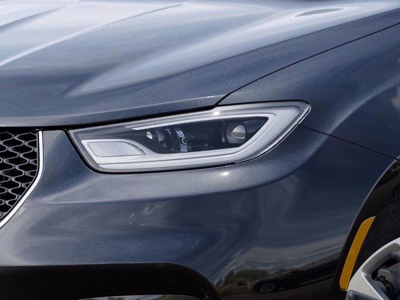 2026 Diamond Black Crystal Pearlcoat Chrysler Pacifica Select AWD Van