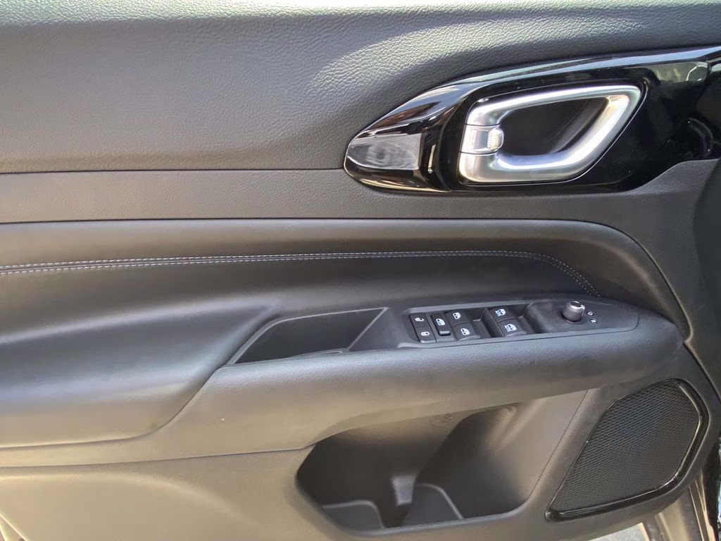 2026 Diamond Black Crystal Pearlcoat Jeep Compass Latitude Altitude 4X4 SUV