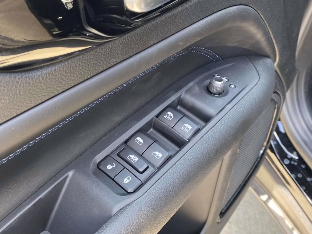 2026 Diamond Black Crystal Pearlcoat Jeep Compass Latitude Altitude 4X4 SUV