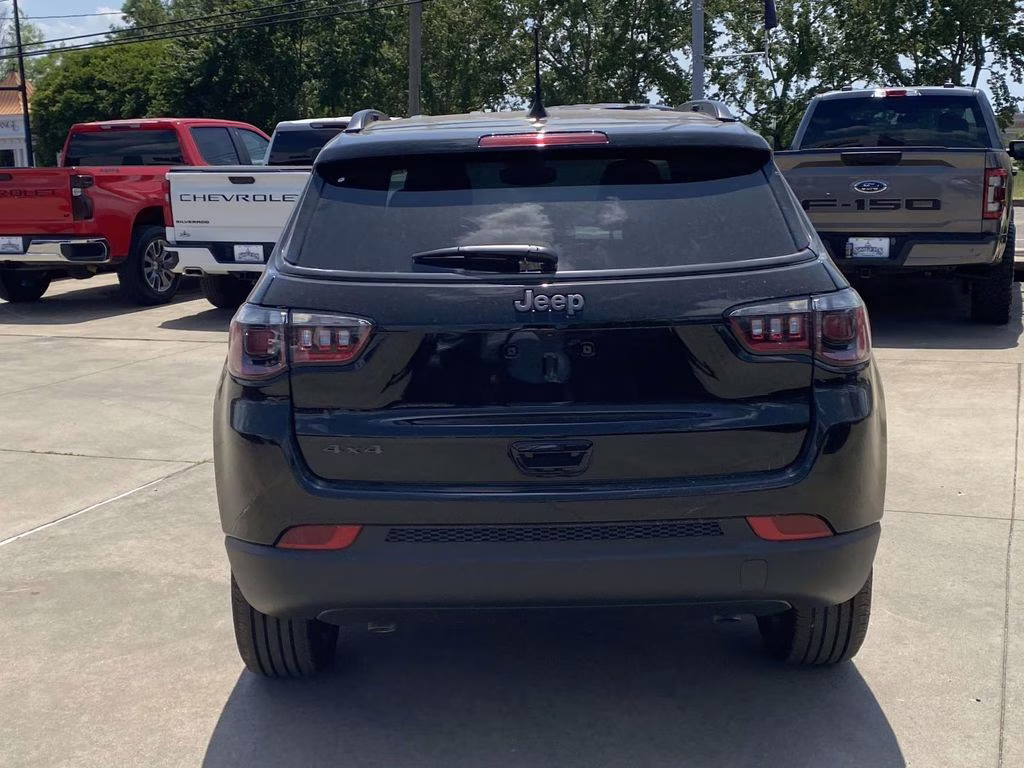 2026 Diamond Black Crystal Pearlcoat Jeep Compass Latitude Altitude 4X4 SUV