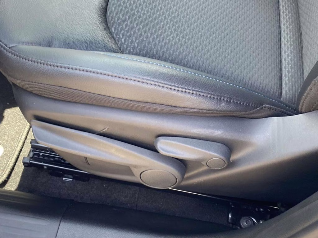 2026 Silver Zynith Metallic Clearcoat Jeep Compass Latitude Altitude 4X4 SUV