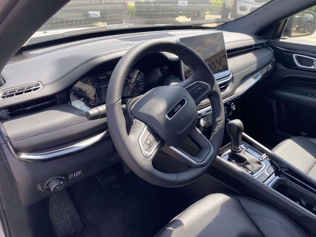 2026 Silver Zynith Metallic Clearcoat Jeep Compass Latitude Altitude 4X4 SUV