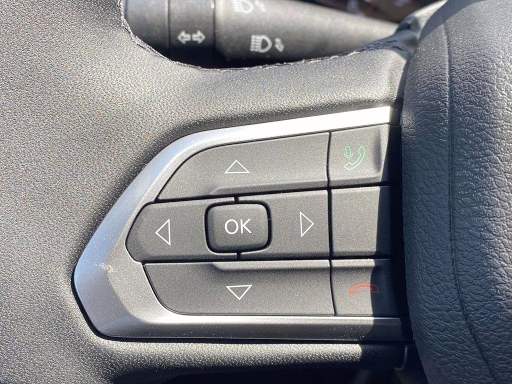 2026 Silver Zynith Metallic Clearcoat Jeep Compass Latitude Altitude 4X4 SUV