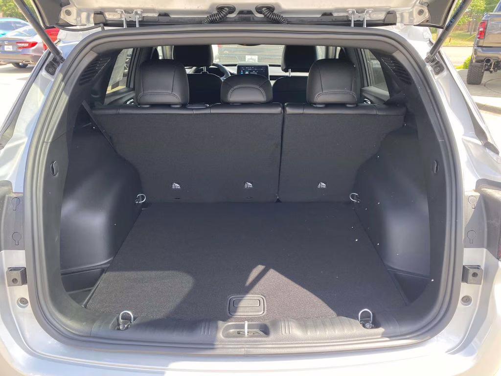 2026 Silver Zynith Metallic Clearcoat Jeep Compass Latitude Altitude 4X4 SUV