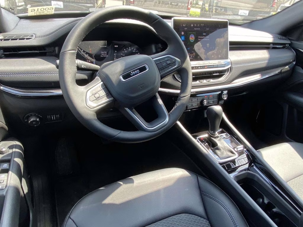 2026 Silver Zynith Metallic Clearcoat Jeep Compass Latitude Altitude 4X4 SUV