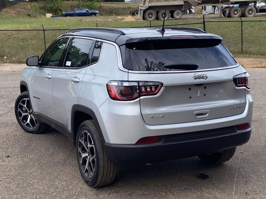 2026 Silver Zynith Metallic Clearcoat Jeep Compass Limited 4X4 SUV