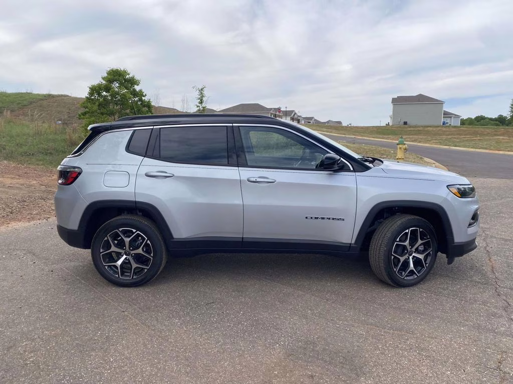 2026 Silver Zynith Metallic Clearcoat Jeep Compass Limited 4X4 SUV