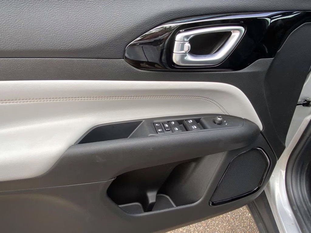 2026 Silver Zynith Metallic Clearcoat Jeep Compass Limited 4X4 SUV