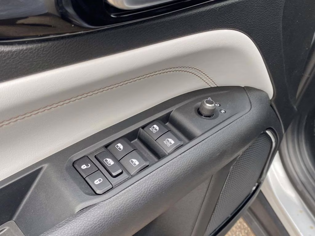 2026 Silver Zynith Metallic Clearcoat Jeep Compass Limited 4X4 SUV