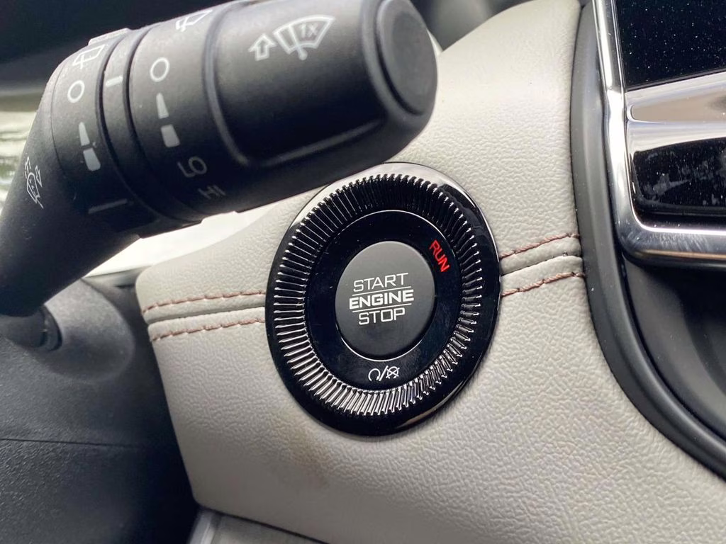 2026 Silver Zynith Metallic Clearcoat Jeep Compass Limited 4X4 SUV