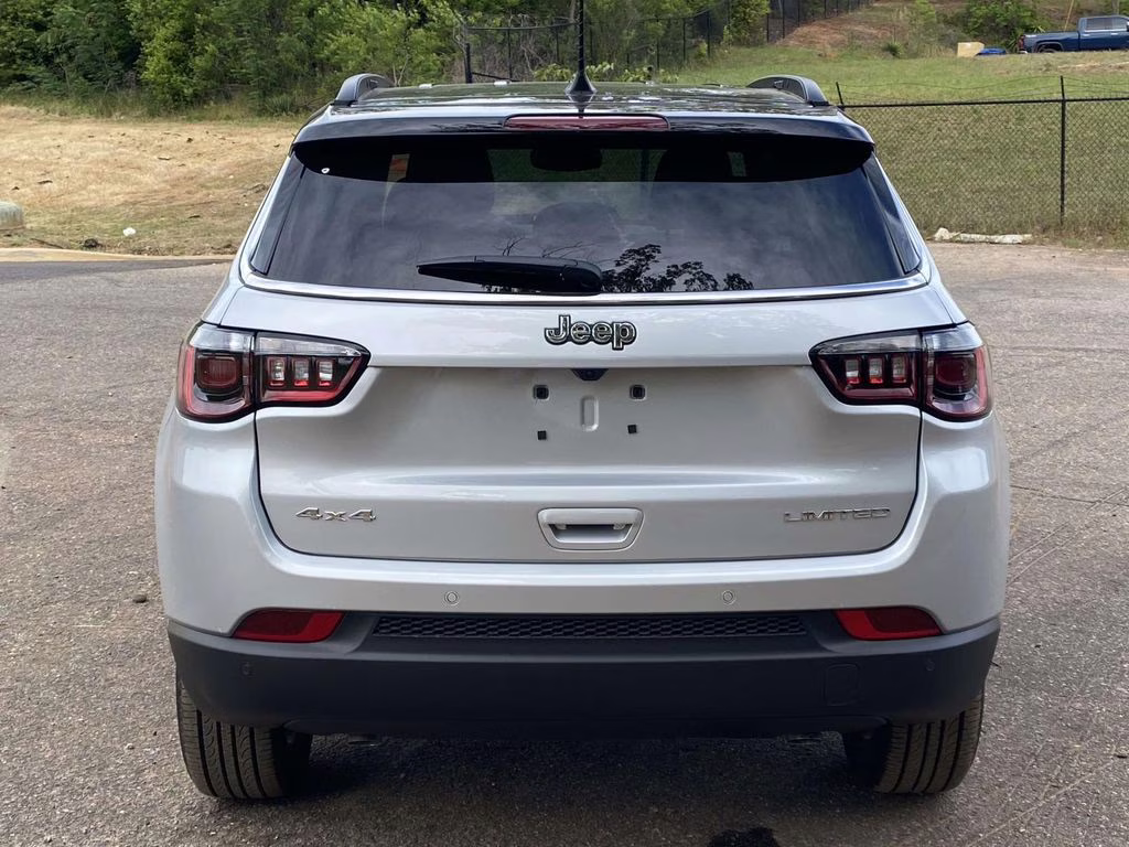 2026 Silver Zynith Metallic Clearcoat Jeep Compass Limited 4X4 SUV