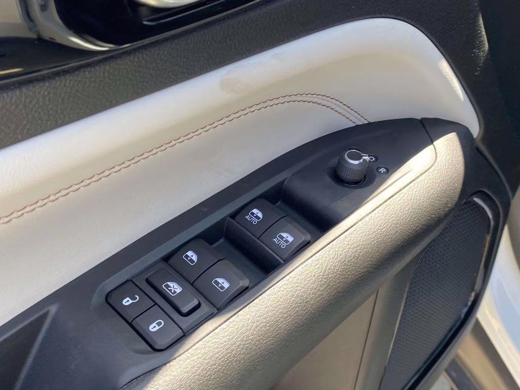 2026 Bright White Clearcoat Jeep Compass Limited 4X4 SUV