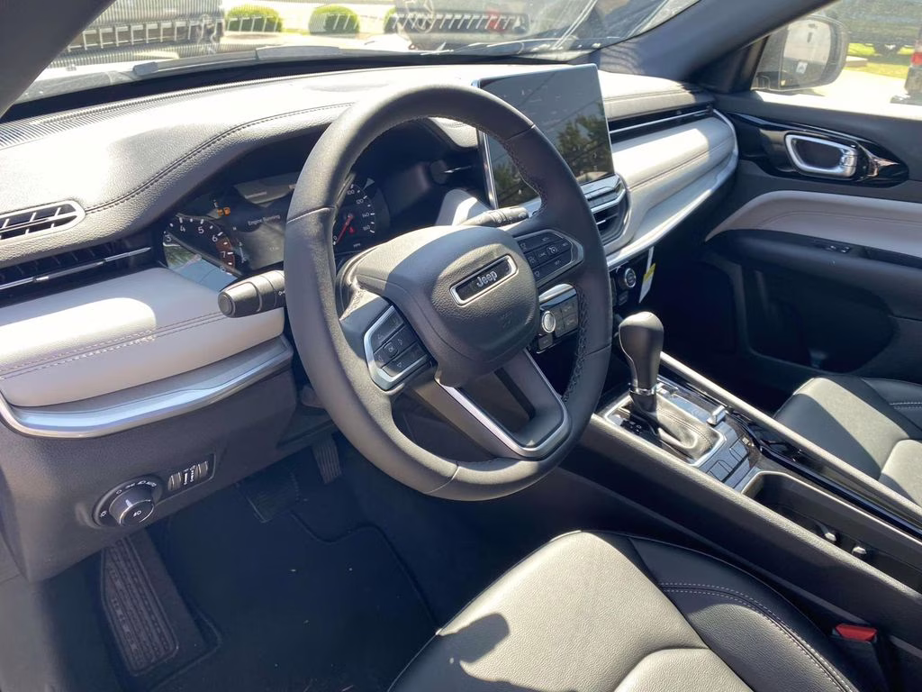 2026 Bright White Clearcoat Jeep Compass Limited 4X4 SUV