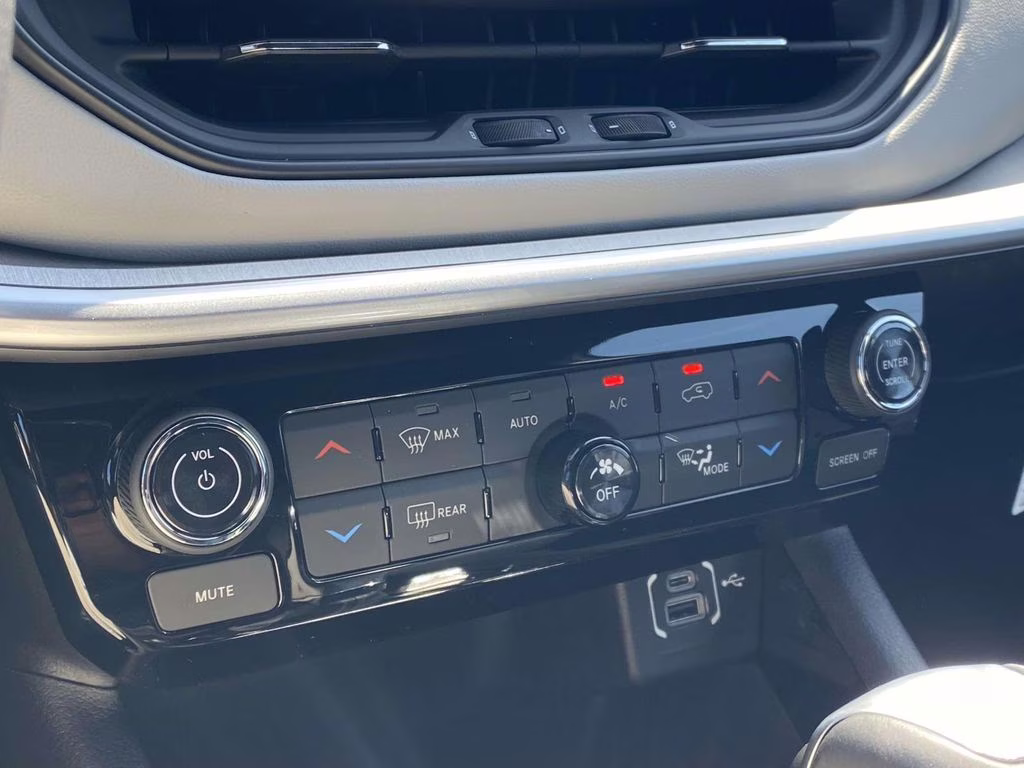 2026 Bright White Clearcoat Jeep Compass Limited 4X4 SUV