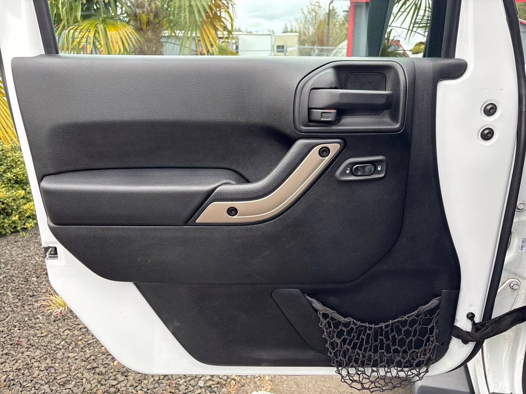 2017 Bright White Clearcoat Jeep Wrangler Unlimited Sahara 4X4 SUV