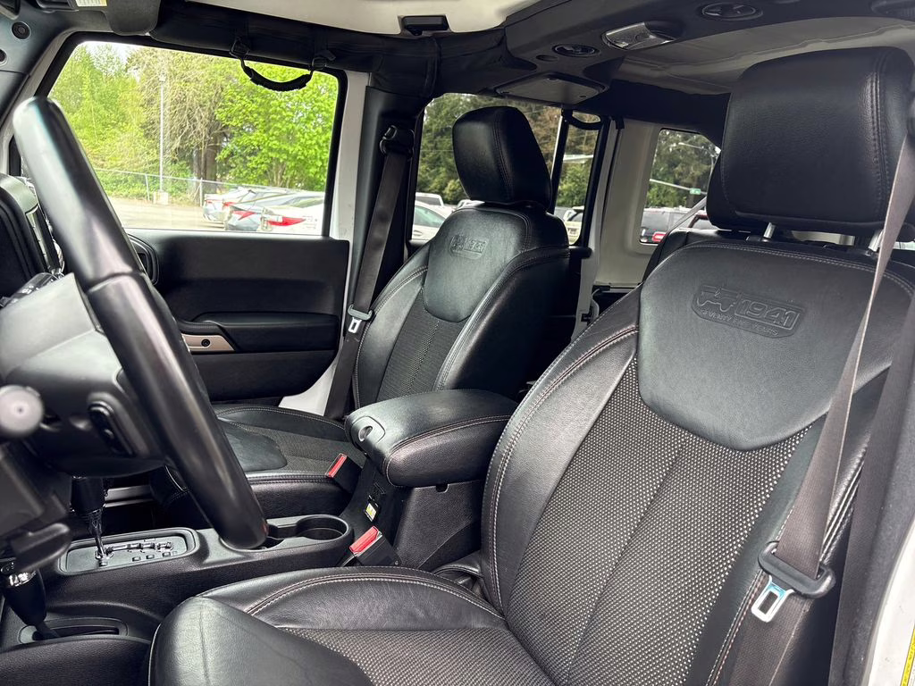2017 Bright White Clearcoat Jeep Wrangler Unlimited Sahara 4X4 SUV