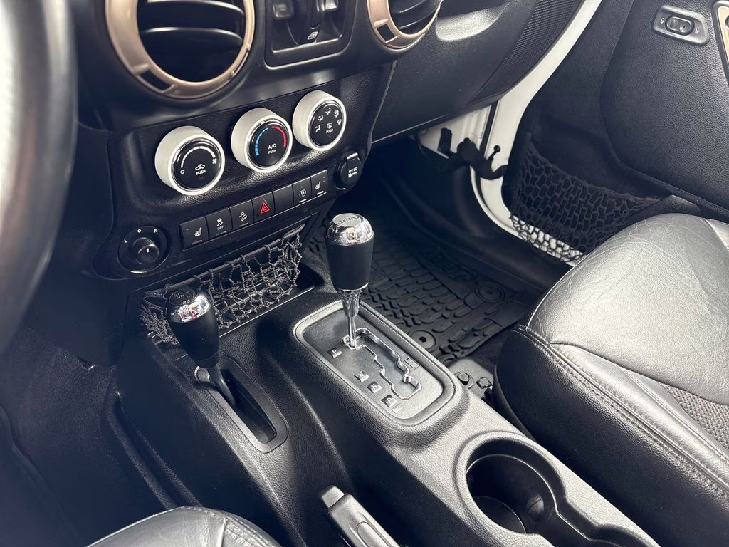 2017 Bright White Clearcoat Jeep Wrangler Unlimited Sahara 4X4 SUV