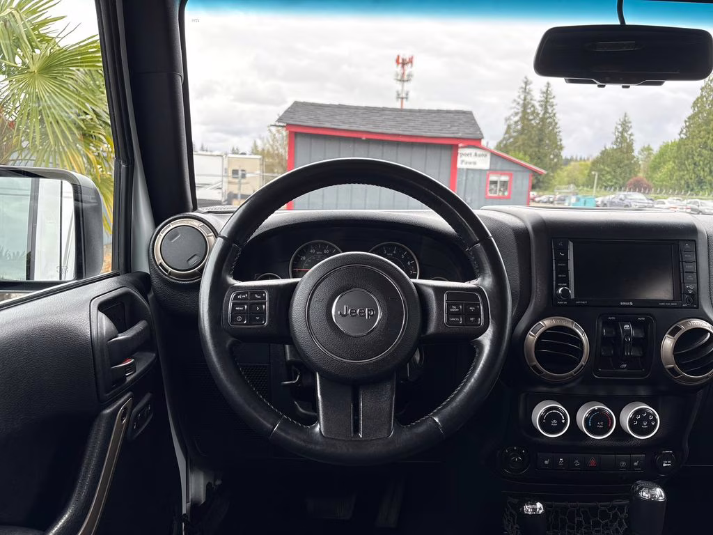 2017 Bright White Clearcoat Jeep Wrangler Unlimited Sahara 4X4 SUV