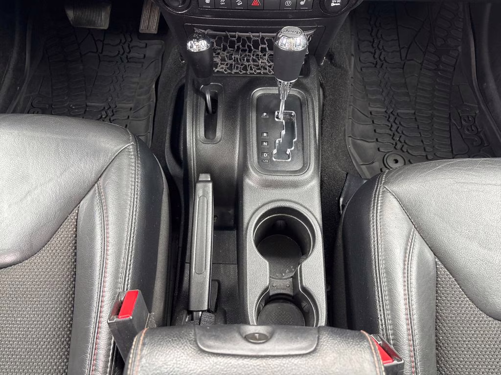 2017 Bright White Clearcoat Jeep Wrangler Unlimited Sahara 4X4 SUV