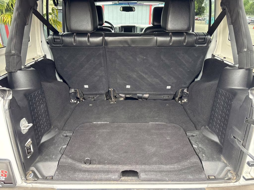 2017 Bright White Clearcoat Jeep Wrangler Unlimited Sahara 4X4 SUV