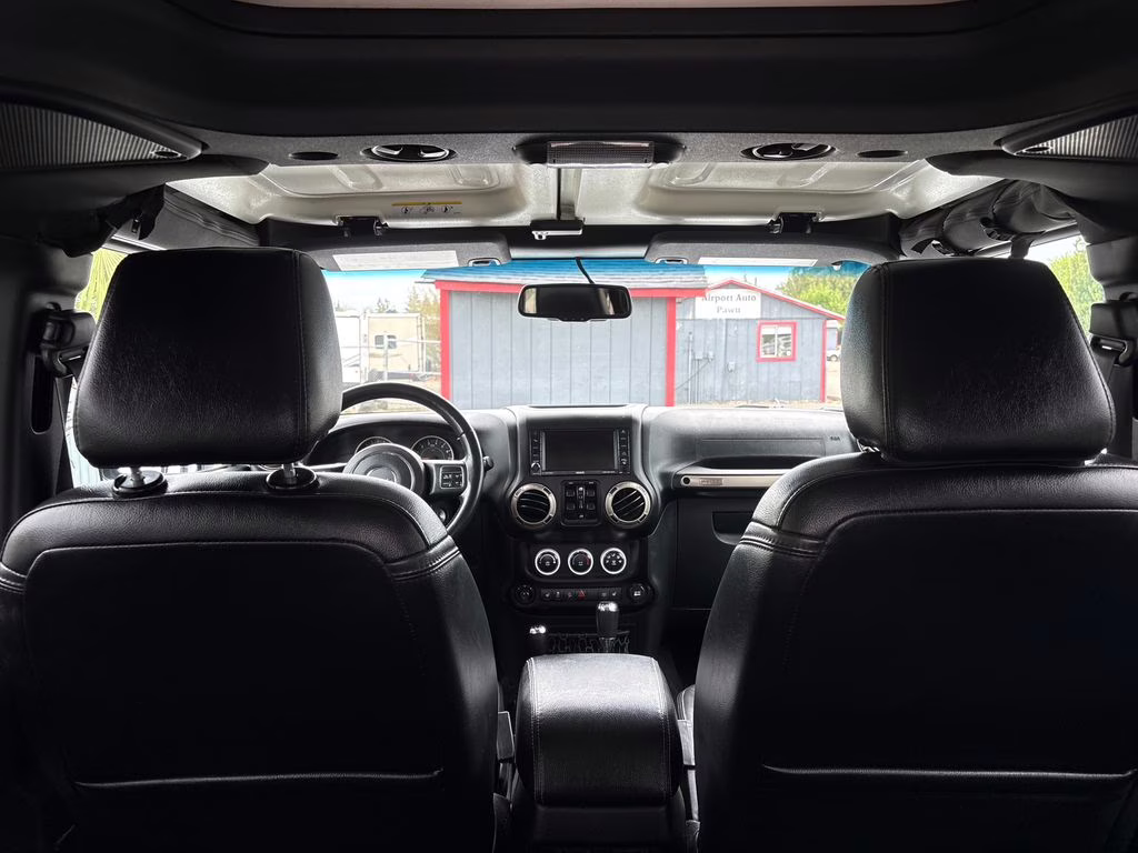 2017 Bright White Clearcoat Jeep Wrangler Unlimited Sahara 4X4 SUV