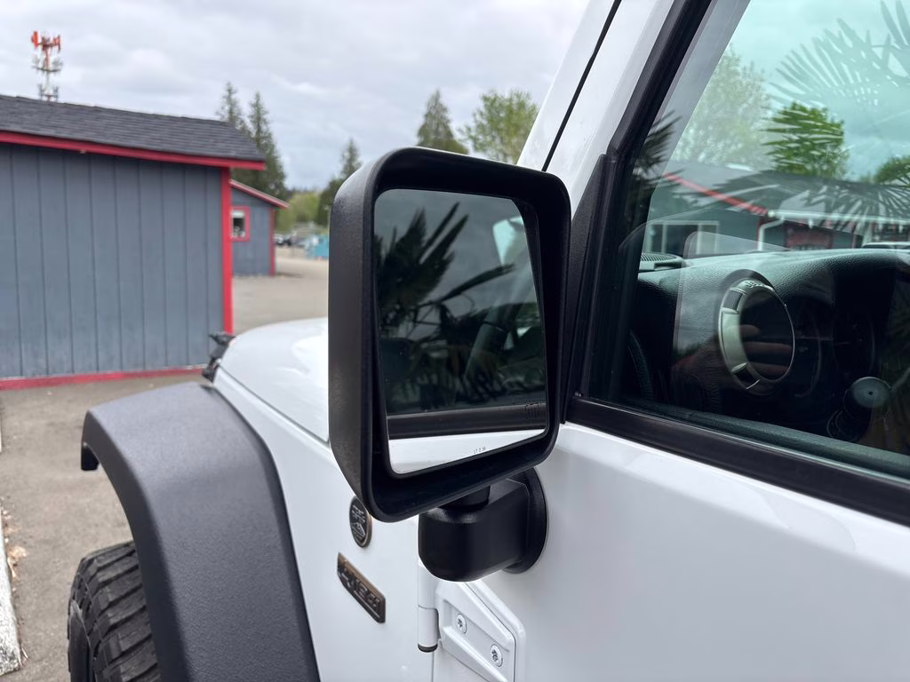 2017 Bright White Clearcoat Jeep Wrangler Unlimited Sahara 4X4 SUV