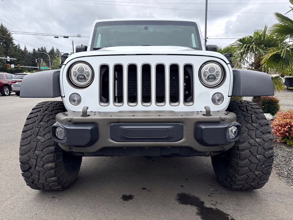 2017 Bright White Clearcoat Jeep Wrangler Unlimited Sahara 4X4 SUV