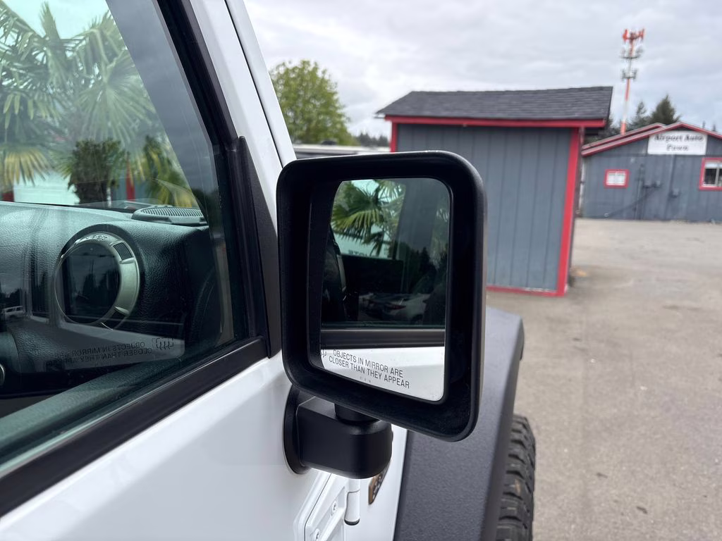 2017 Bright White Clearcoat Jeep Wrangler Unlimited Sahara 4X4 SUV