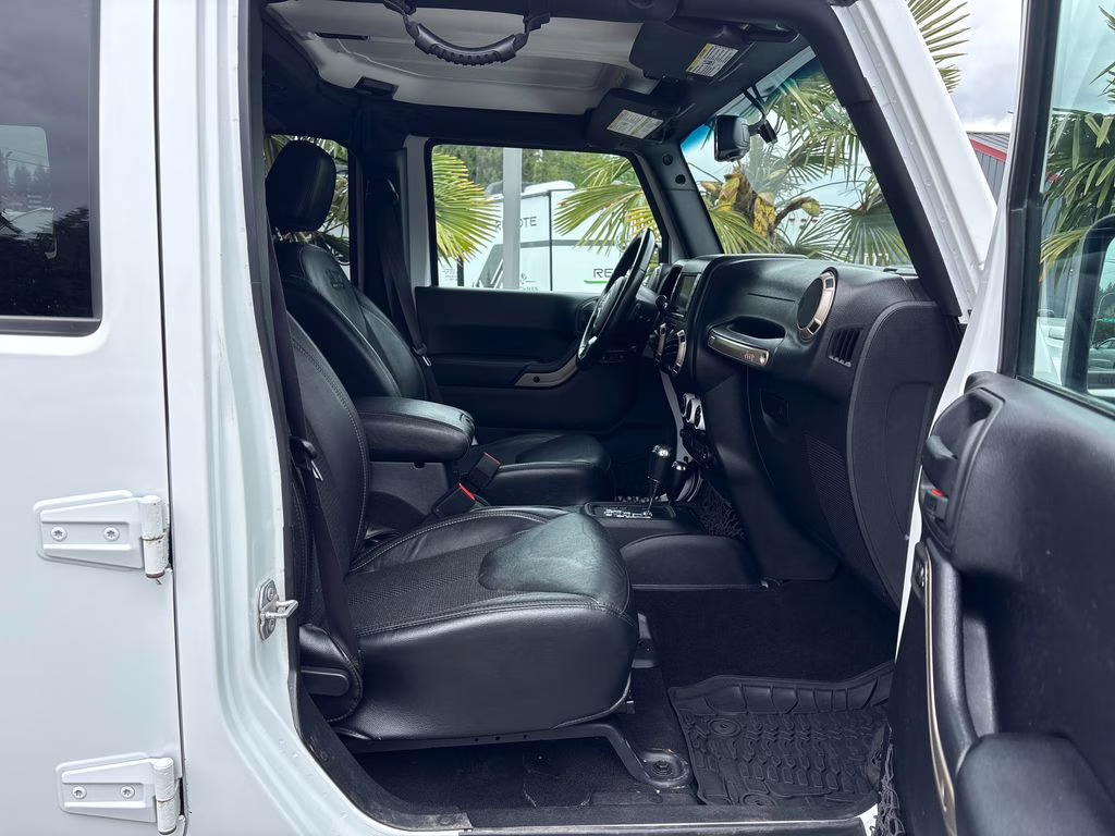 2017 Bright White Clearcoat Jeep Wrangler Unlimited Sahara 4X4 SUV