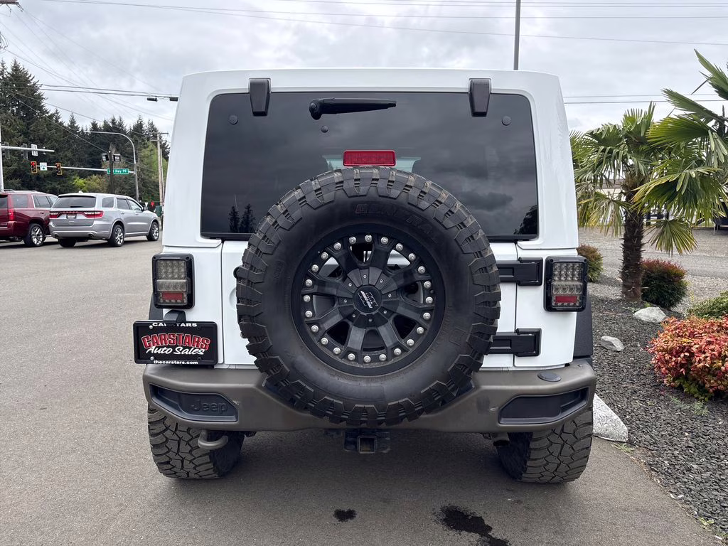 2017 Bright White Clearcoat Jeep Wrangler Unlimited Sahara 4X4 SUV