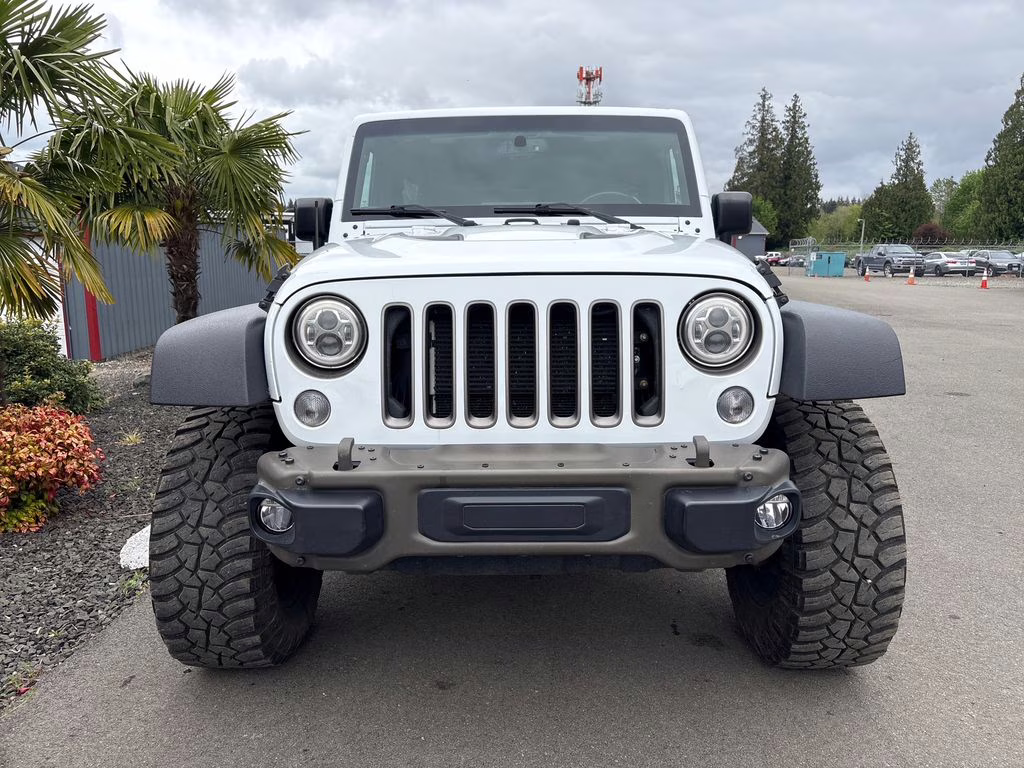 2017 Bright White Clearcoat Jeep Wrangler Unlimited Sahara 4X4 SUV