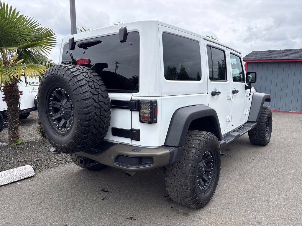 2017 Bright White Clearcoat Jeep Wrangler Unlimited Sahara 4X4 SUV