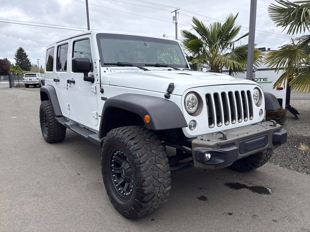2017 Bright White Clearcoat Jeep Wrangler Unlimited Sahara 4X4 SUV