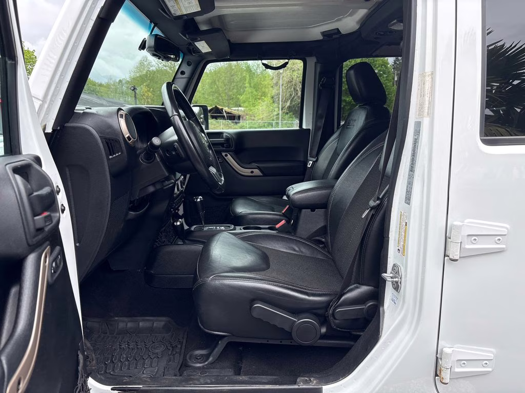 2017 Bright White Clearcoat Jeep Wrangler Unlimited Sahara 4X4 SUV
