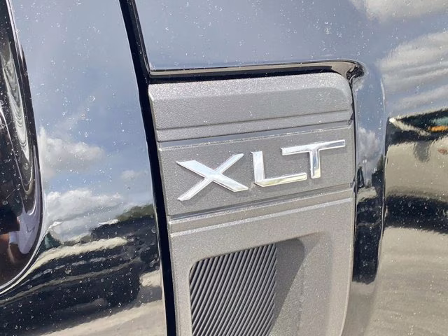2026 Shadow Black Ford Maverick XLT FWD Truck