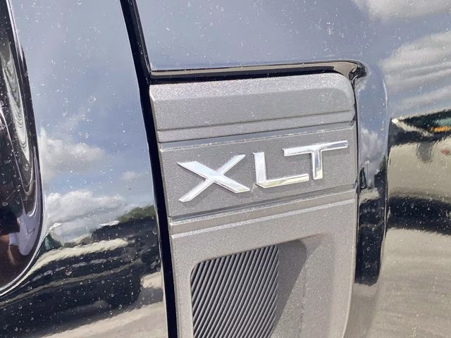 2026 Shadow Black Ford Maverick XLT FWD Truck