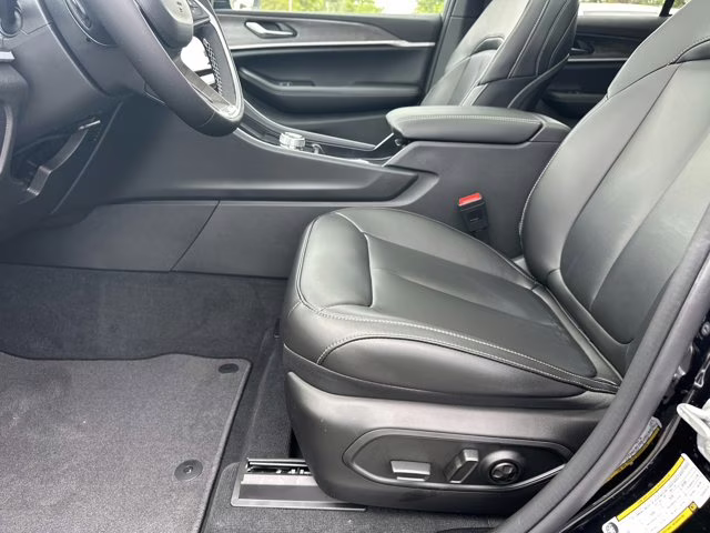 2026 Diamond Black Crystal Pearlcoat Jeep Grand Cherokee Limited 4X4 SUV