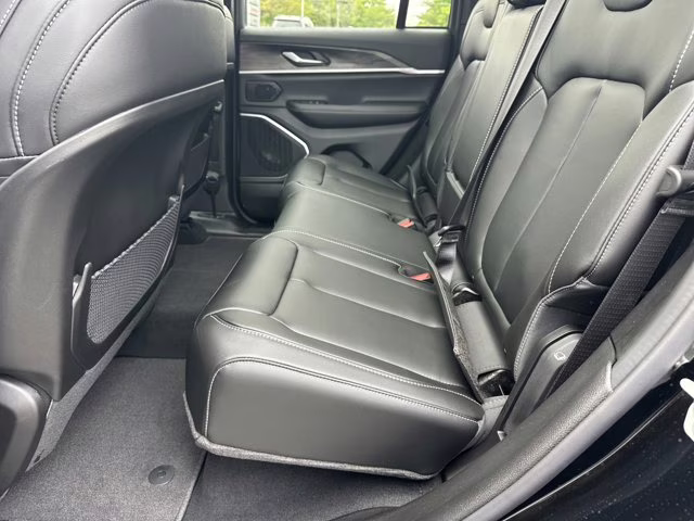 2026 Diamond Black Crystal Pearlcoat Jeep Grand Cherokee Limited 4X4 SUV