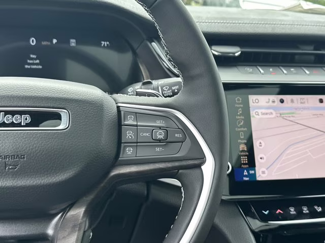 2026 Diamond Black Crystal Pearlcoat Jeep Grand Cherokee Limited 4X4 SUV