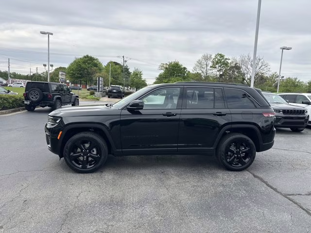 2026 Diamond Black Crystal Pearlcoat Jeep Grand Cherokee Limited 4X4 SUV
