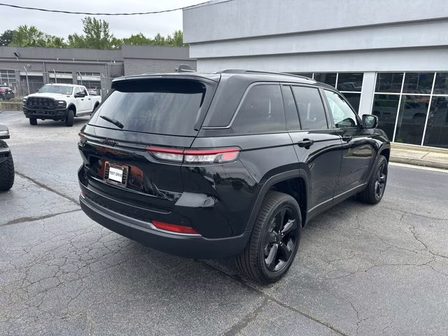 2026 Diamond Black Crystal Pearlcoat Jeep Grand Cherokee Limited 4X4 SUV