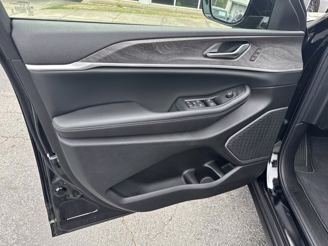 2026 Diamond Black Crystal Pearlcoat Jeep Grand Cherokee Limited 4X4 SUV