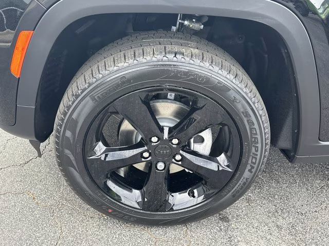 2026 Diamond Black Crystal Pearlcoat Jeep Grand Cherokee Limited 4X4 SUV