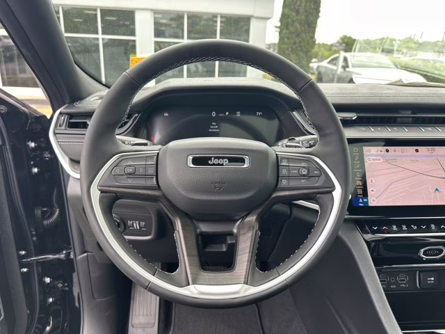 2026 Diamond Black Crystal Pearlcoat Jeep Grand Cherokee Limited 4X4 SUV