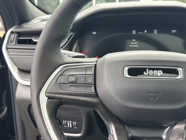 2026 Diamond Black Crystal Pearlcoat Jeep Grand Cherokee Limited 4X4 SUV