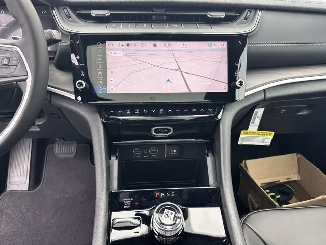 2026 Diamond Black Crystal Pearlcoat Jeep Grand Cherokee Limited 4X4 SUV