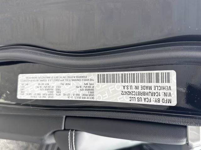 2026 Diamond Black Crystal Pearlcoat Jeep Grand Cherokee Limited 4X4 SUV